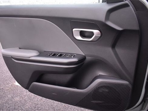 New 2025 Kia K4 LXS image 27