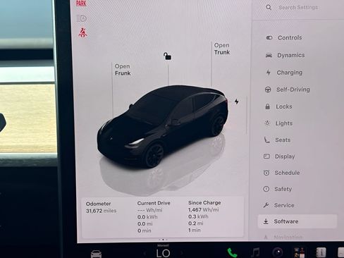 Used 2023 Tesla Model Y Long Range AWD/4WD image 23