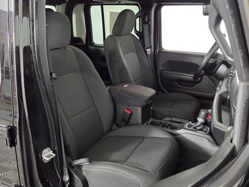 Used 2022 Jeep Gladiator Willys image 35