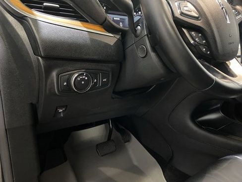 Used 2018 Lincoln MKC Select w/ Select Plus Package image 16