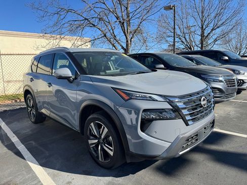 Used 2024 Nissan Rogue SL image 1