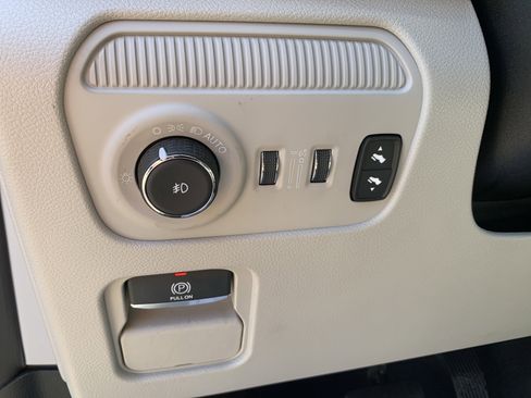 Used 2024 Jeep Wagoneer L Series II w/ Flexible Seating Group AWD/4WD image 18