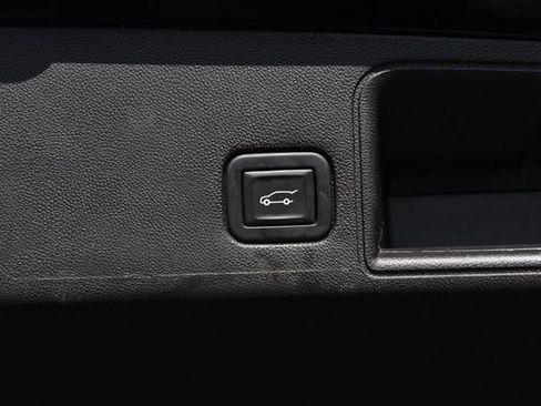 Used 2024 GMC Terrain SLT image 27