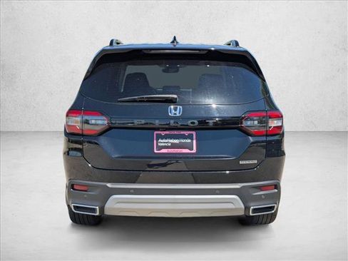 Used 2025 Honda Pilot Touring image 7