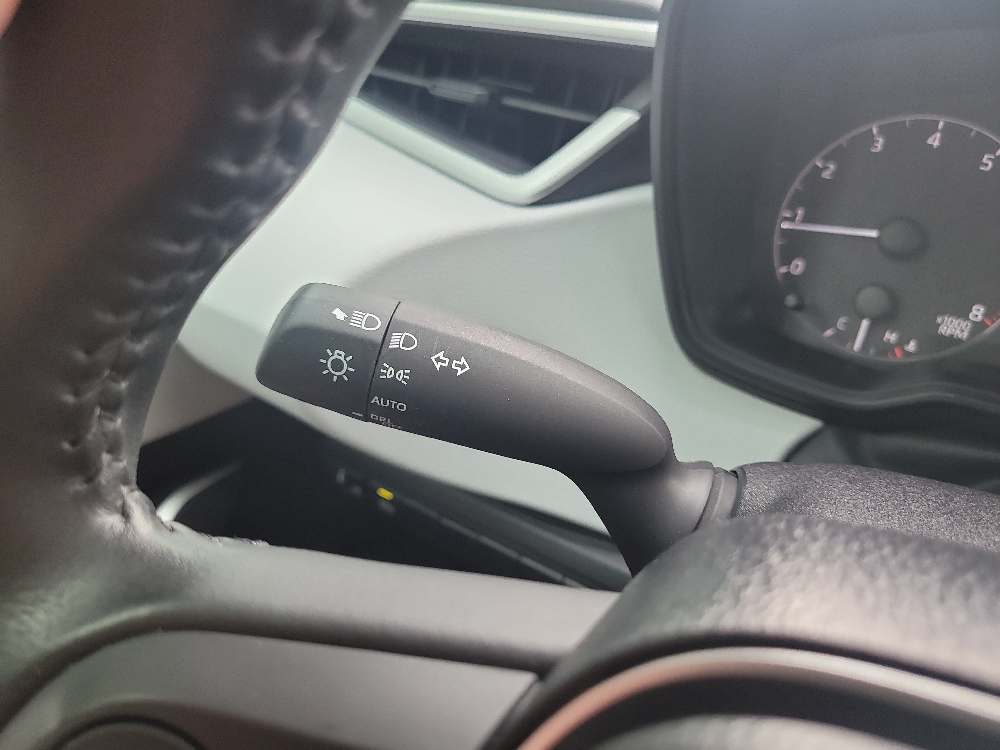 Certified 2025 Toyota Corolla SE FWD image 29