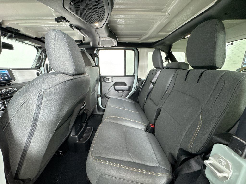Used 2024 Jeep Wrangler Unlimited AWD/4WD image 15