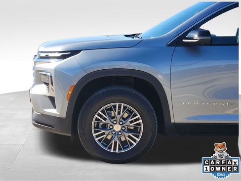 Used 2024 Chevrolet Traverse LT image 10