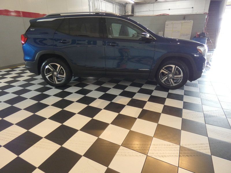 Used 2021 GMC Terrain SLT w/ Infotainment Package II AWD/4WD image 4