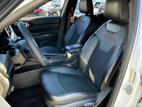 Used 2023 Jeep Compass Trailhawk image 7