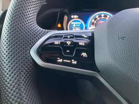 Used 2022 Volkswagen GTI SE image 13