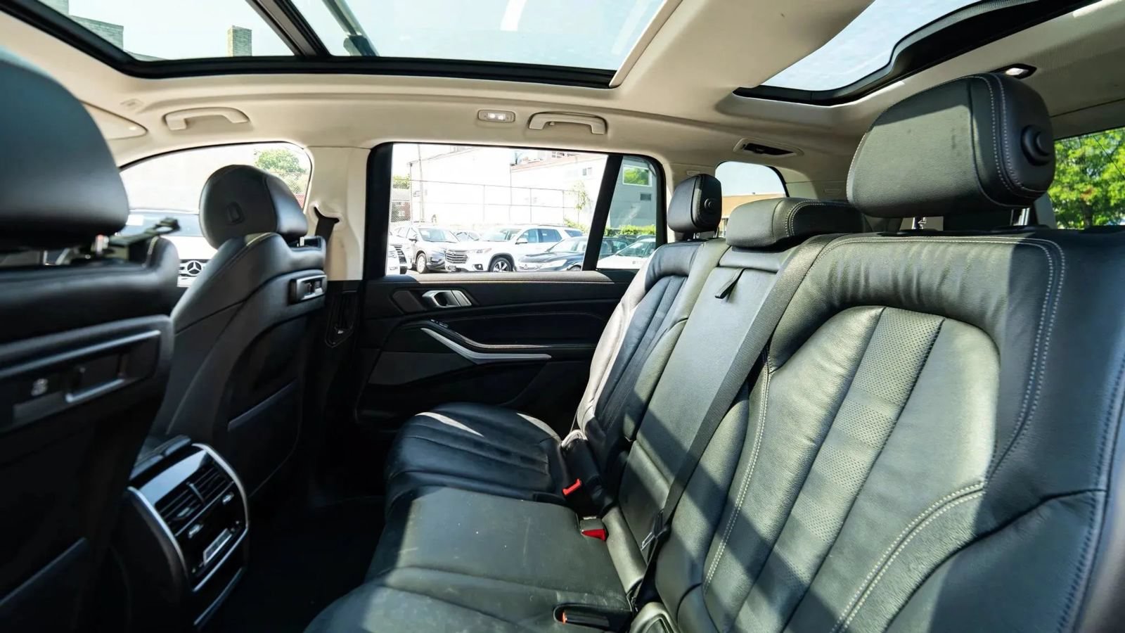Used 2020 BMW X7 xDrive40i w/ Premium Package AWD/4WD image 31