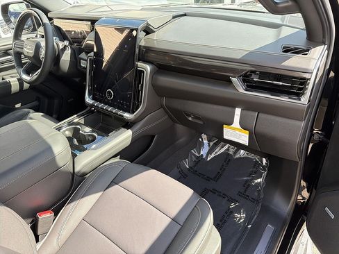 New 2026 GMC Yukon XL Elevation w/ Elevation Premium Package RWD image 32