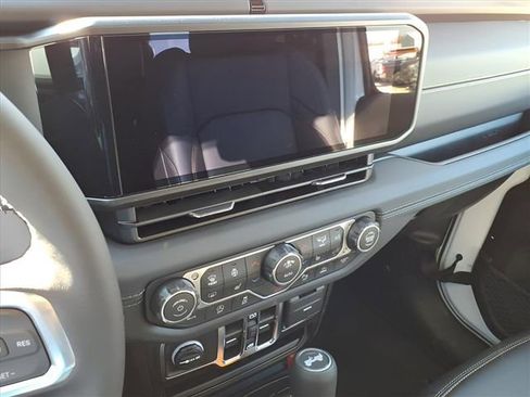 New 2026 Jeep Wrangler Unlimited Sahara AWD/4WD image 17