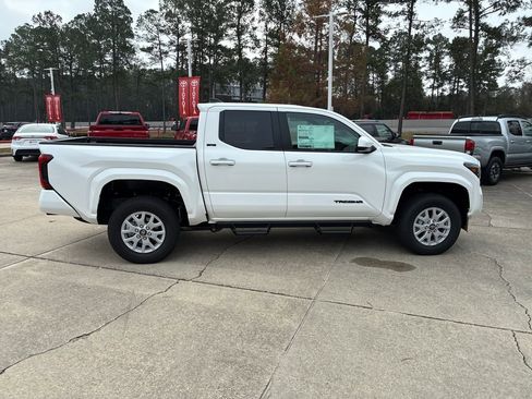 New 2026 Toyota Tacoma SR5 image 8