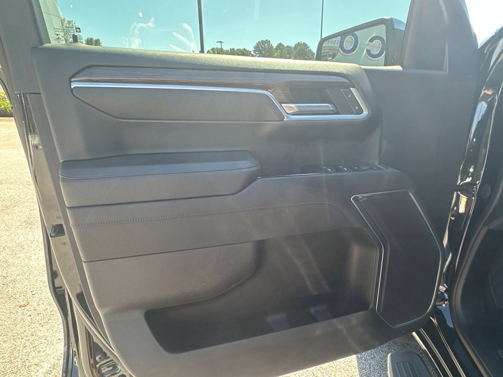 Used 2022 Chevrolet Silverado 1500 LT AWD/4WD image 14