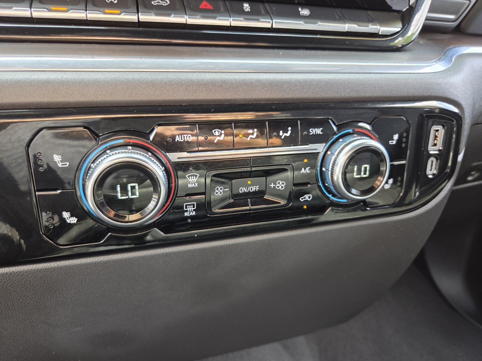 Used 2024 GMC Sierra 1500 SLT AWD/4WD image 27