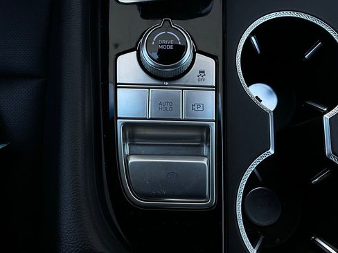 Used 2025 Genesis G70 2.5T image 21