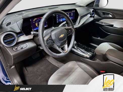 Used 2024 Chevrolet Trax LT w/ LT Convenience Package FWD image 12