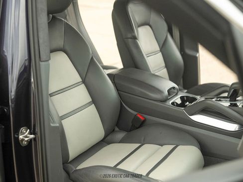 Used 2019 Porsche Cayenne Turbo image 32