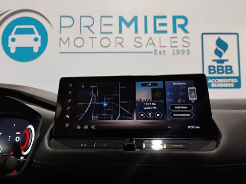 Used 2025 Nissan Rogue Platinum w/ Tech Package image 29