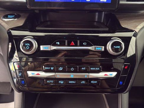 Certified 2023 Ford Explorer Platinum w/ Class IV Trailer Tow Package AWD/4WD image 5