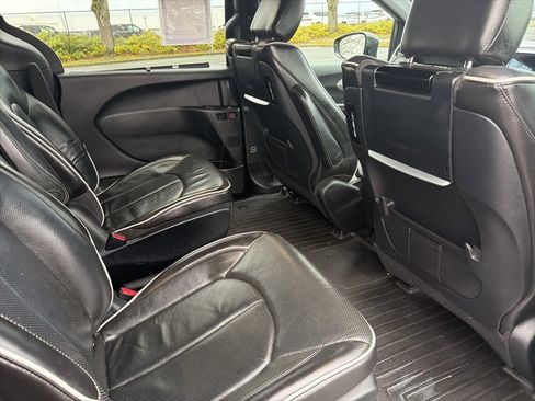 Used 2019 Chrysler Pacifica Limited w/ Advanced Safetytec Group image 23