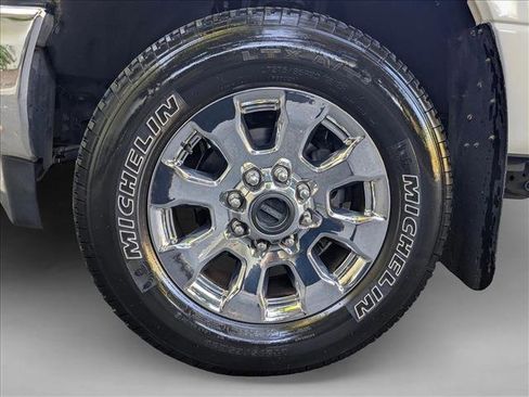 Used 2018 Ford F250 Lariat w/ Chrome Package image 24