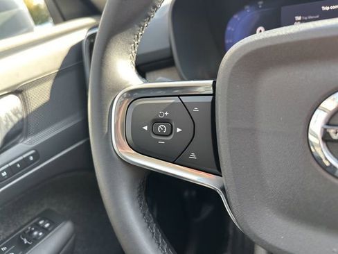 Certified 2025 Volvo XC40 B5 Core image 26