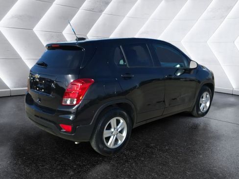 Used 2021 Chevrolet Trax LS w/ Tint and Cruise Package image 5