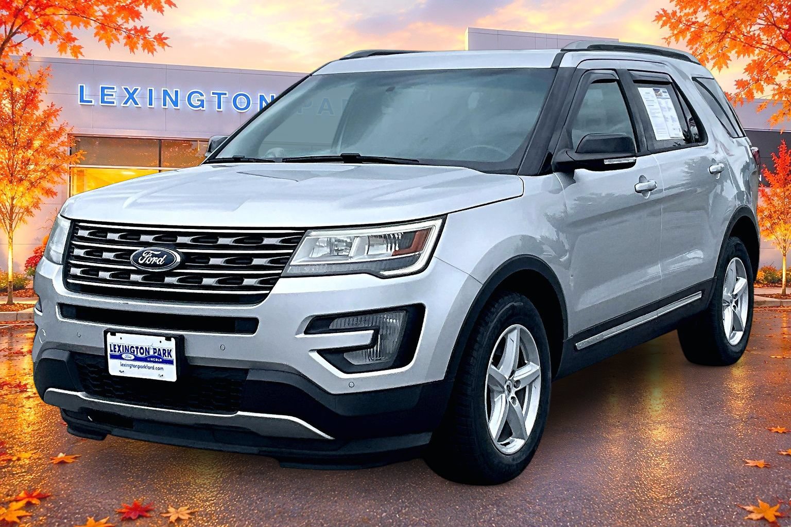 Used 2016 Ford Explorer XLT w/ Equipment Group 202A AWD/4WD image 3
