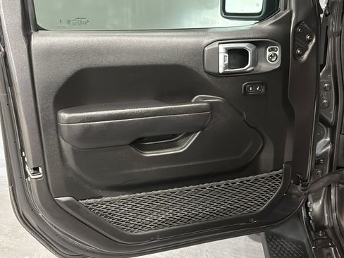 Used 2024 Jeep Wrangler Unlimited w/ Convenience Group AWD/4WD image 9