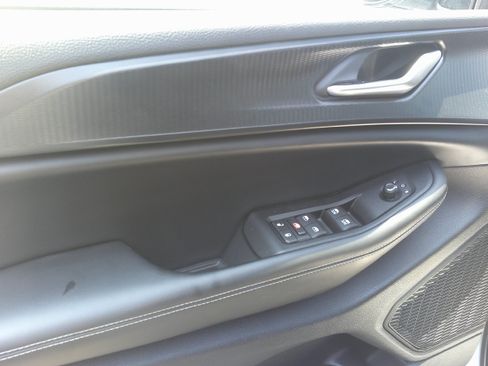 Used 2023 Jeep Grand Cherokee Altitude AWD/4WD image 14