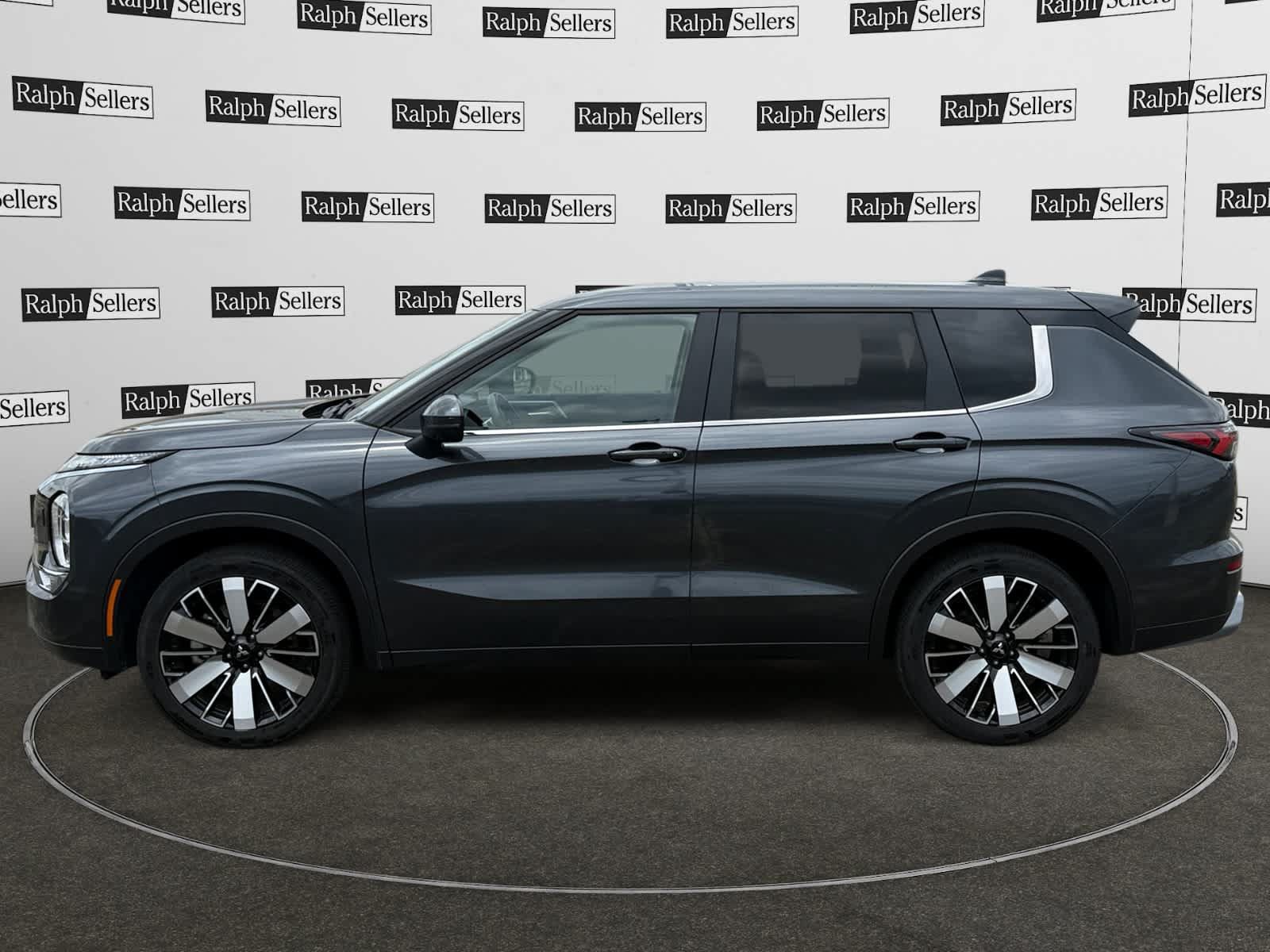 Used 2025 Mitsubishi Outlander SE AWD/4WD image 3