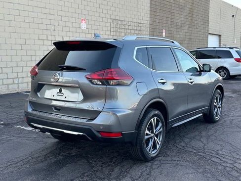 Used 2019 Nissan Rogue SV w/ Premium Package AWD/4WD image 4