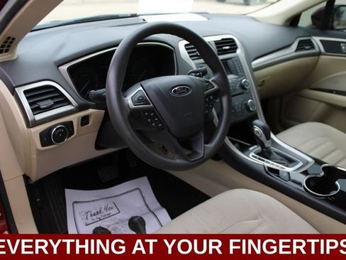 Used 2014 Ford Fusion SE FWD image 2