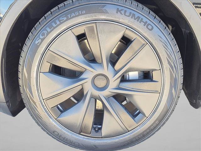 Used 2025 Tesla Model Y Long Range RWD image 25