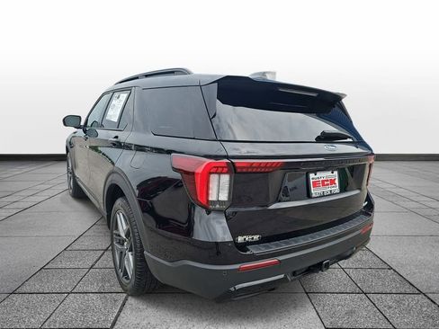 Used 2025 Ford Explorer ST-Line w/ ST-Line Street Pack image 7