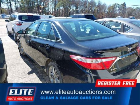 Used 2017 Toyota Camry SE image 5