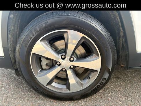 Used 2019 Jeep Cherokee Limited AWD/4WD image 10