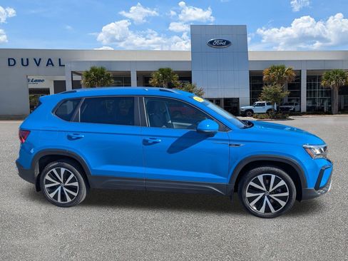 Used 2022 Volkswagen Taos SE image 3