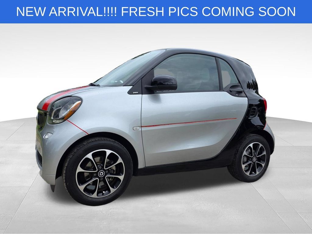 Used 2016 smart fortwo passion RWD image 2
