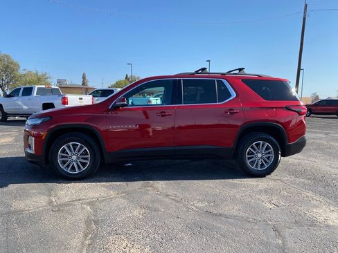 Used 2023 Chevrolet Traverse LT FWD image 3