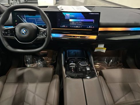 Used 2026 BMW i5 M60 w/ Premium Package RWD image 15