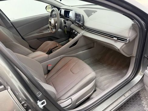 Certified 2025 Hyundai Elantra SE FWD image 28