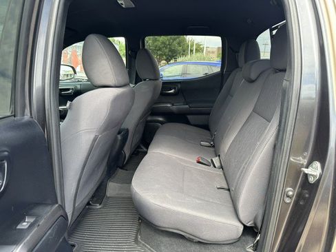 Used 2018 Toyota Tacoma TRD Off-Road w/ Technology Package RWD image 13