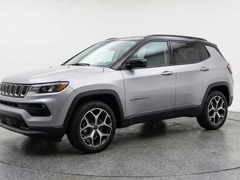 Used 2025 Jeep Compass Limited AWD/4WD image 3