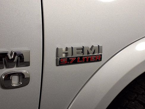 Used 2018 RAM 1500 Laramie RWD image 33