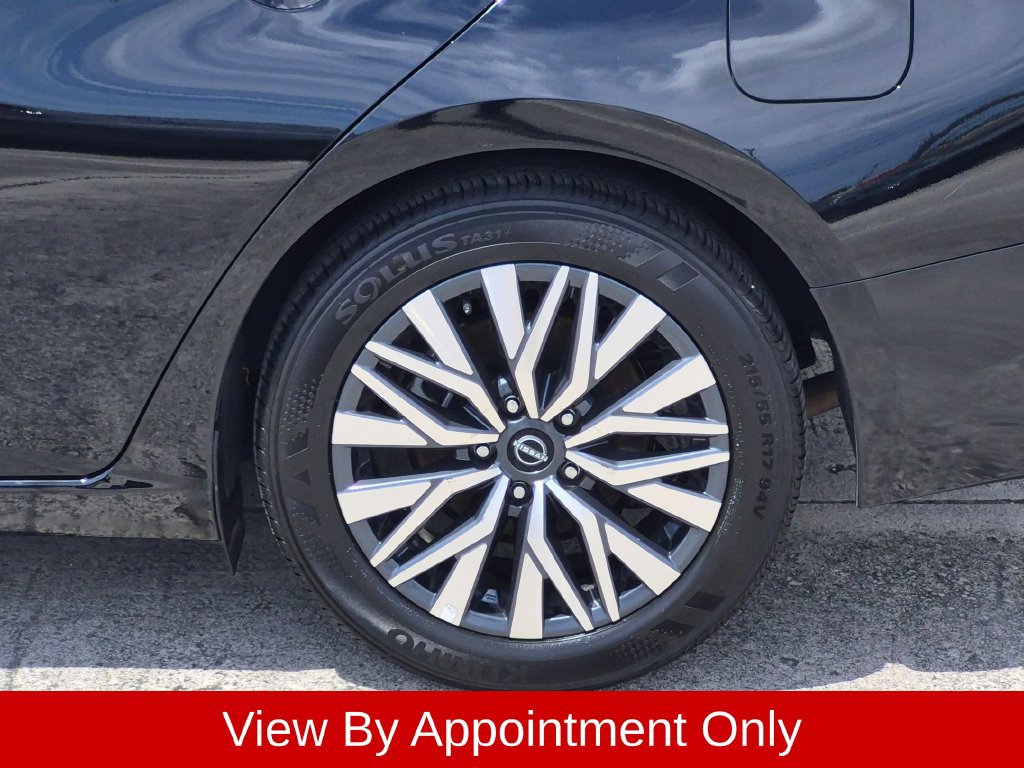 Used 2025 Nissan Altima 2.5 SV FWD image 34