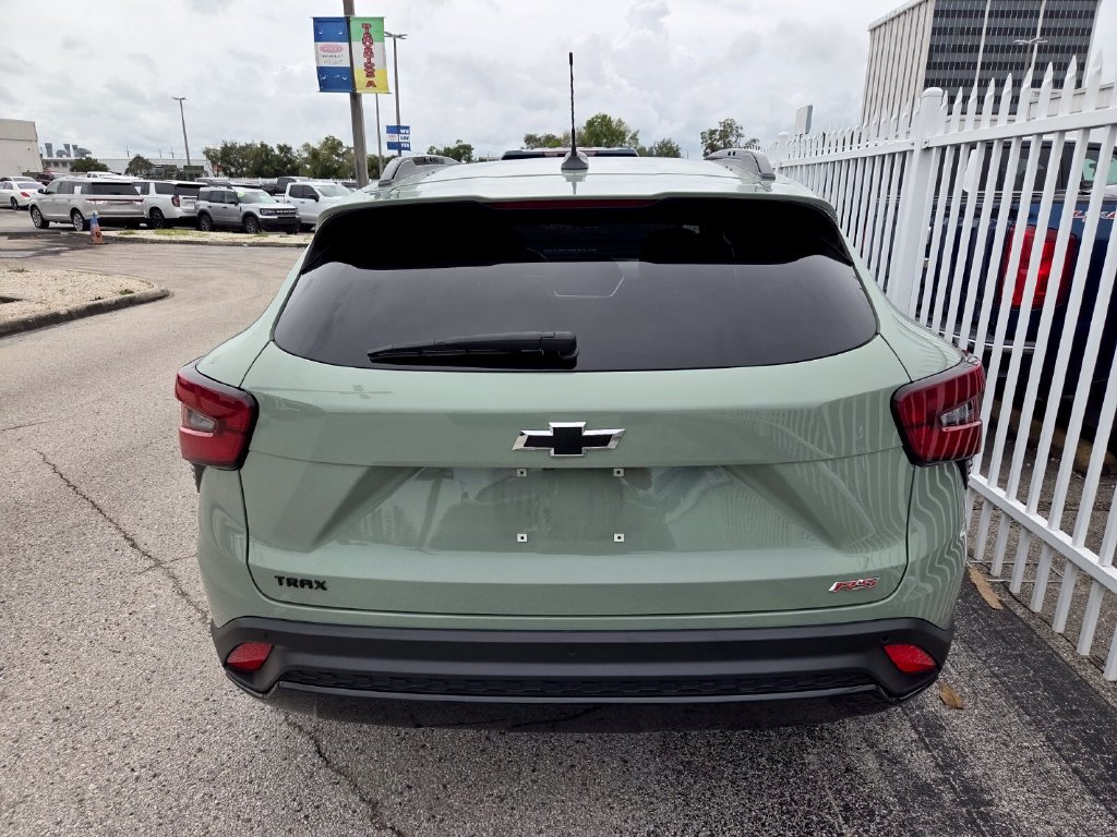 Used 2024 Chevrolet Trax RS w/ Sunroof Package FWD image 7