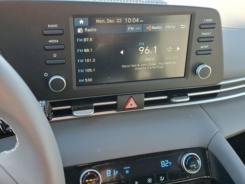 Certified 2025 Hyundai Elantra Sport image 17